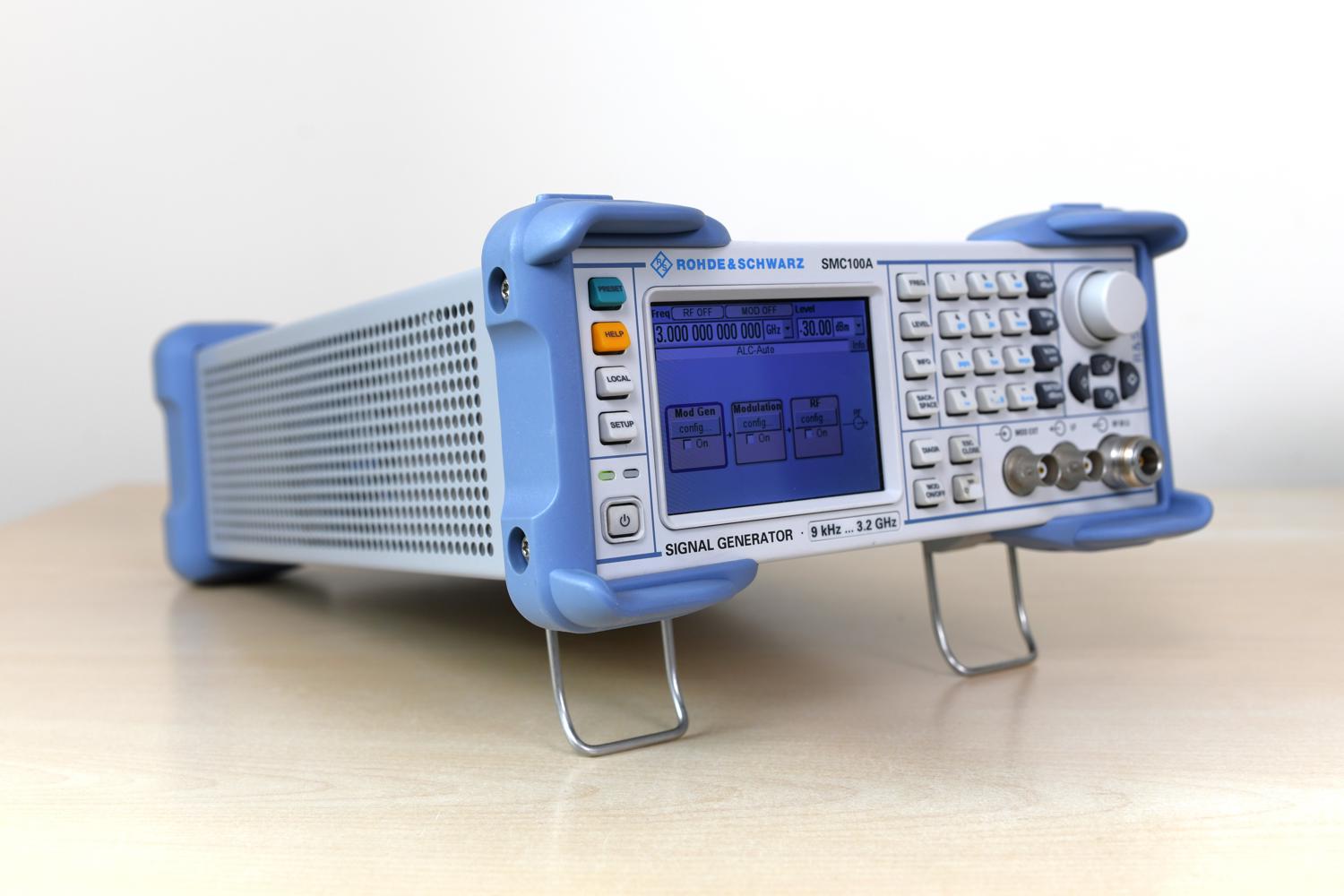 Генератор сигналов Rohde & Schwarz SMC100A от 9 кГц до 3,2  ГГц